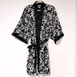 Vanity Fair Black and White Floral Robe